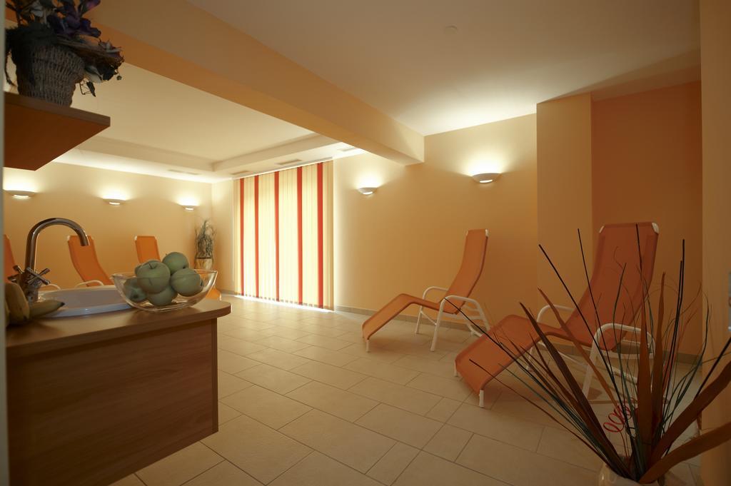 Hotel Pariente ชลัดมิง ภายนอก รูปภาพ