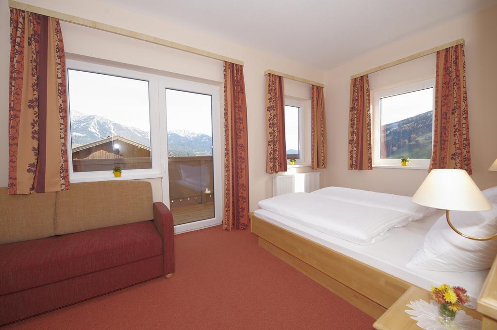 Hotel Pariente ชลัดมิง ภายนอก รูปภาพ