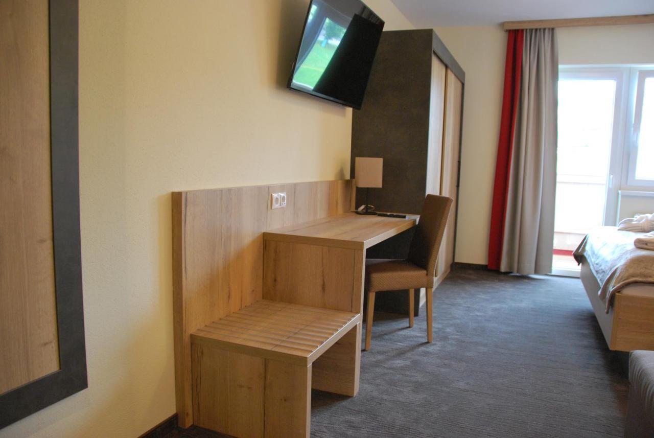 Hotel Pariente ชลัดมิง ภายนอก รูปภาพ