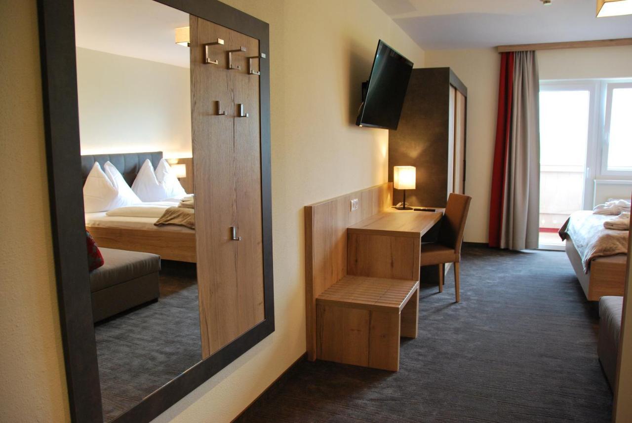 Hotel Pariente ชลัดมิง ภายนอก รูปภาพ